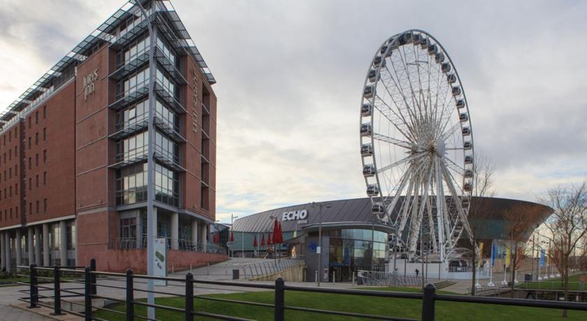 Fodboldrejser til liverpool hotel Jurys Inn Liverpool er beliggende ved Kings Waterfront, nær Albert Dock og lige over for BT Convention Centre og Echo Arena. Jurys Inn Liverpool er den perfekte hotelløsning, midt i alt, hvad denne spændende by har at tilbyde.